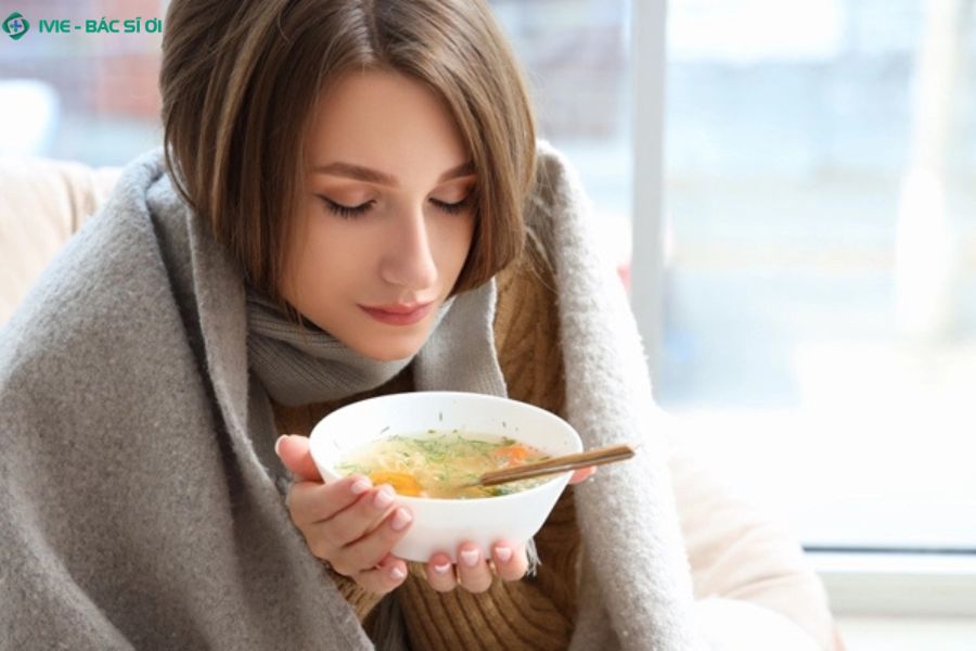 Chế độ dinh dưỡng hợp lý hỗ trợ tử cung co bóp tự nhiên để tống xuất sản dịch ra ngoài