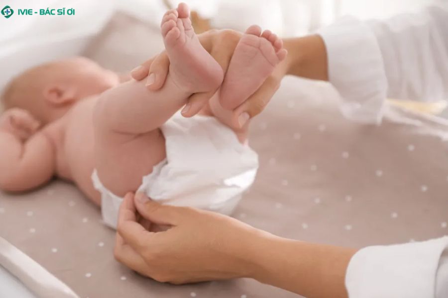 Trẻ 6 tháng đi ngoài bao nhiêu lần là bình thường?