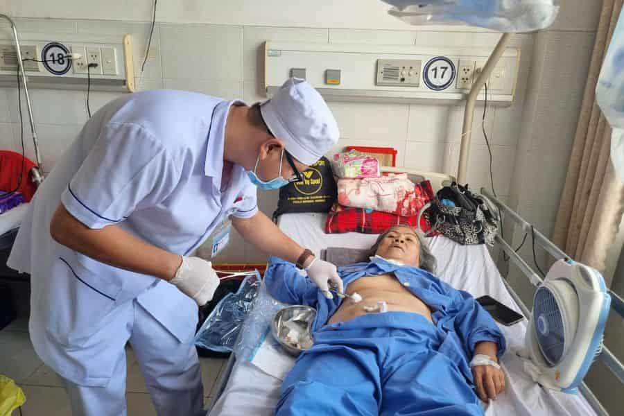 Bảng giá khám và dịch vụ y tế tại bệnh viện được niêm yết rõ ràng, đảm bảo quyền lợi cho người bệnh