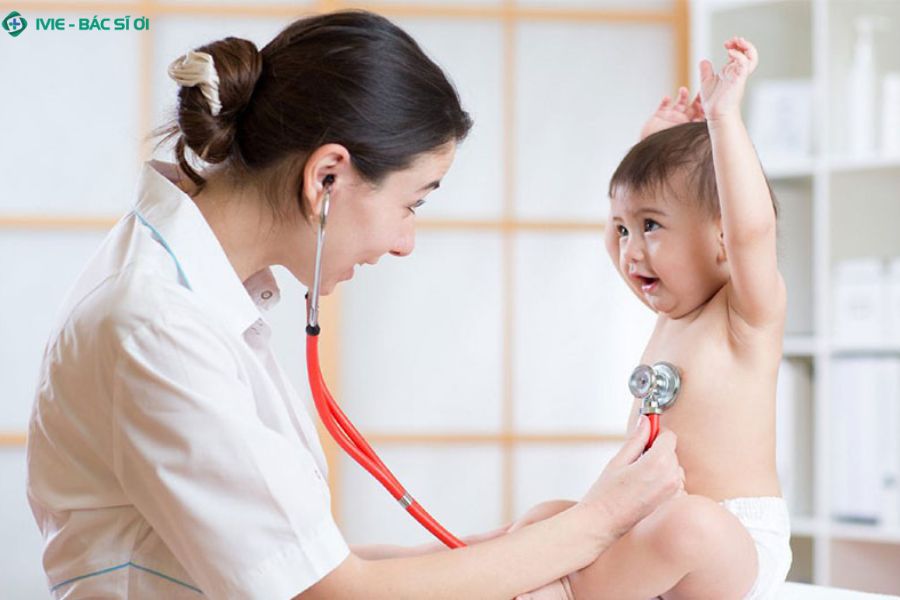 Dấu hiệu bé mất nước cần đi khám