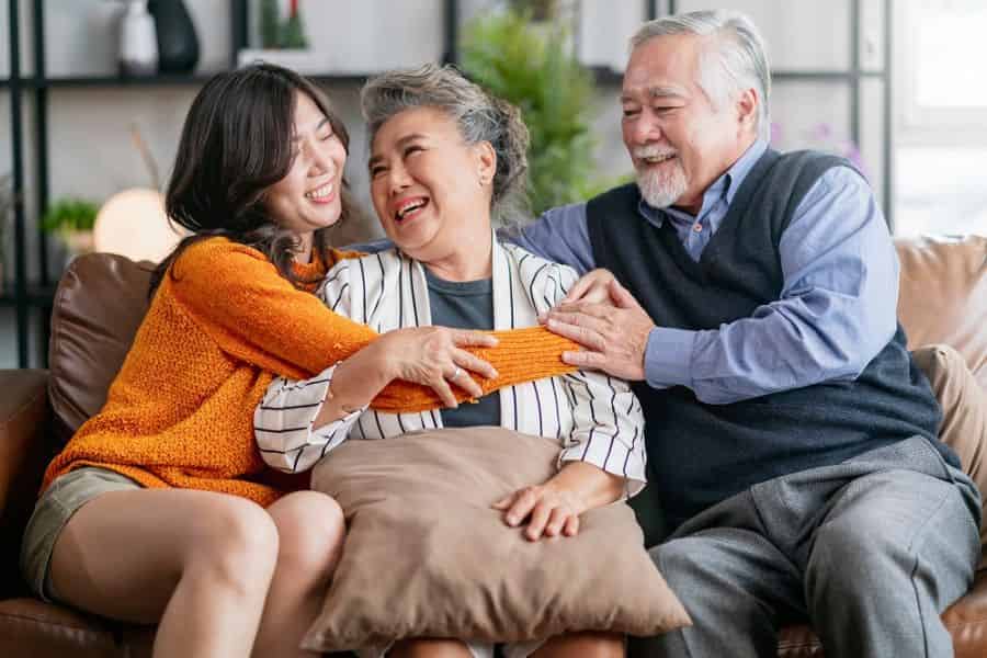 Độ tuổi và phạm vi quyền lợi là hai yếu tố then chốt xác định bảo hiểm sức khỏe 1 năm bao nhiêu tiền