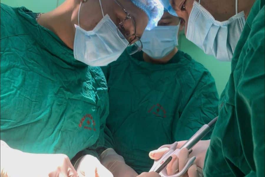Hệ thống phòng mổ hiện đại phối hợp cùng khoa Phẫu thuật - Gây mê hồi sức giúp các ca mổ Tai Mũi Họng diễn ra an toàn và hiệu quả