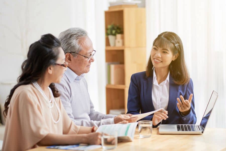 Hầu hết các gói bảo hiểm sức khỏe thương mại dừng nhận đăng ký mới sau tuổi 60, khiến người trên 80 tuổi không thể mua mới bảo hiểm tư nhân