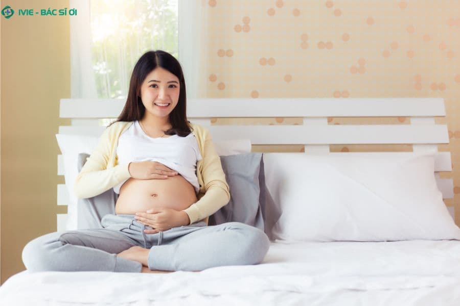 Bảng so sánh tổng quan quyền lợi và thời gian chờ của các hãng bảo hiểm thai sản hàng đầu Việt Nam