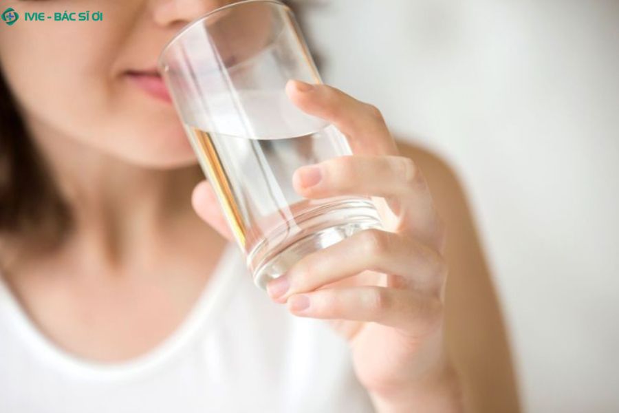 Uống đủ nước, giữ vệ sinh và khám sức khỏe định kỳ