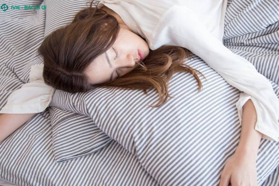 Nằm sấp không tốt nhưng có thể linh hoạt điều chỉnh nếu là thói quen