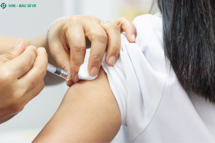 Chủ động bảo vệ sức khỏe sinh sản cho con bằng cách tiêm phòng và thăm khám định kỳ