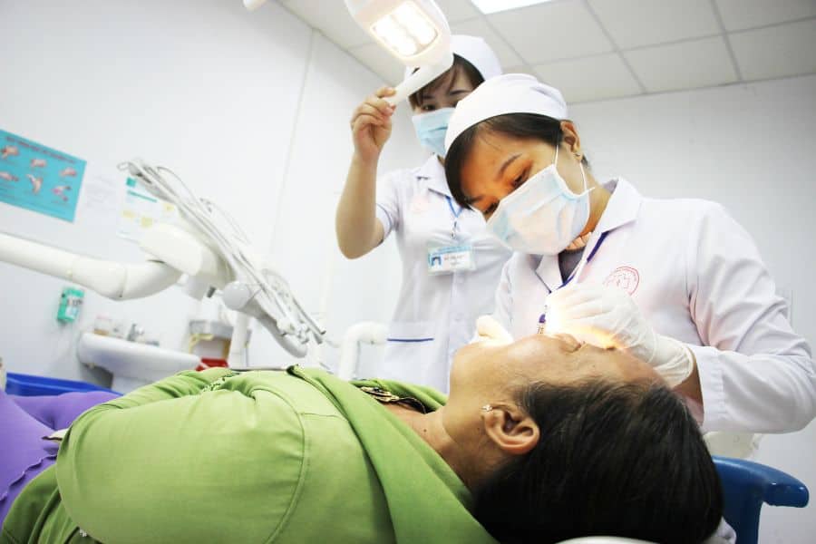 Khoa Răng - Hàm - Mặt Bệnh viện Đa khoa TP Cần Thơ sở hữu hệ thống trang thiết bị chẩn đoán hiện đại, phục vụ hàng chục lượt khám mỗi ngày
