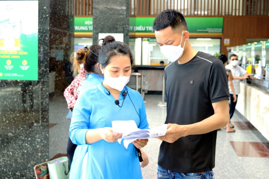 Bảng niêm yết giá dịch vụ y tế công khai tại khu vực thanh toán tiền