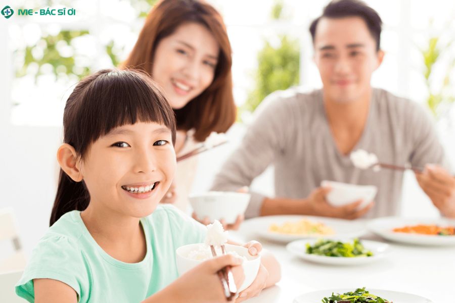 Người bị rối loạn tiêu hóa nên ăn cơm mềm, cháo hoặc súp để dễ tiêu hóa hơn