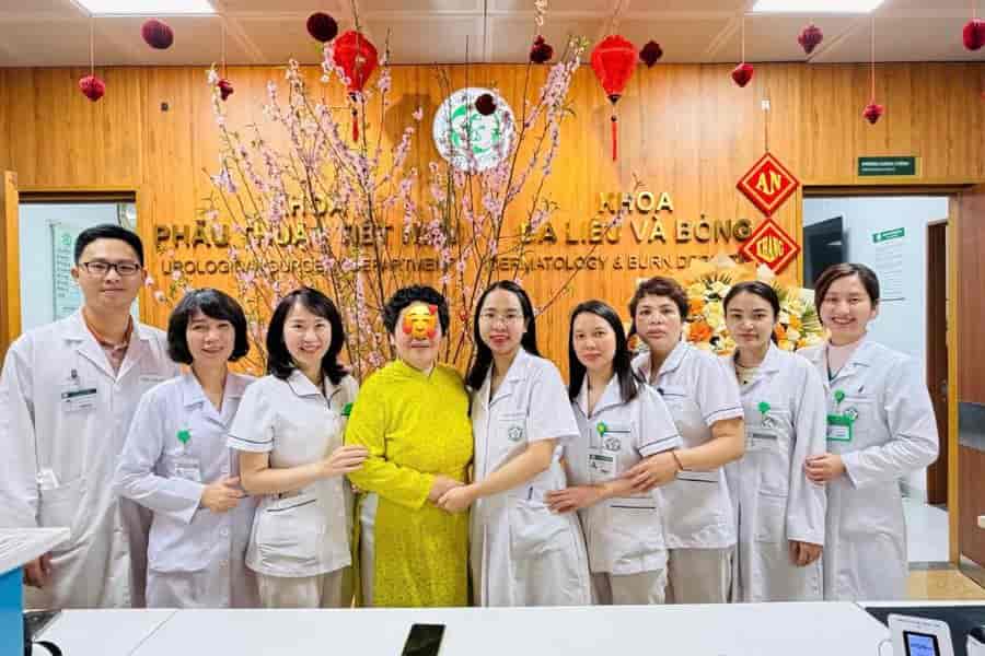 Khoa Da liễu Bạch Mai đón tiếp và khám chữa bệnh tối ưu cho hàng nghìn lượt khách