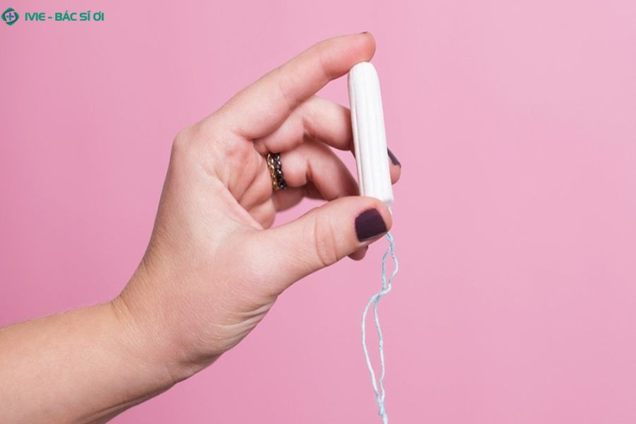 Giữ dây tampon sạch khi đi tiểu bí quyết nhỏ giúp bạn luôn thoải mái