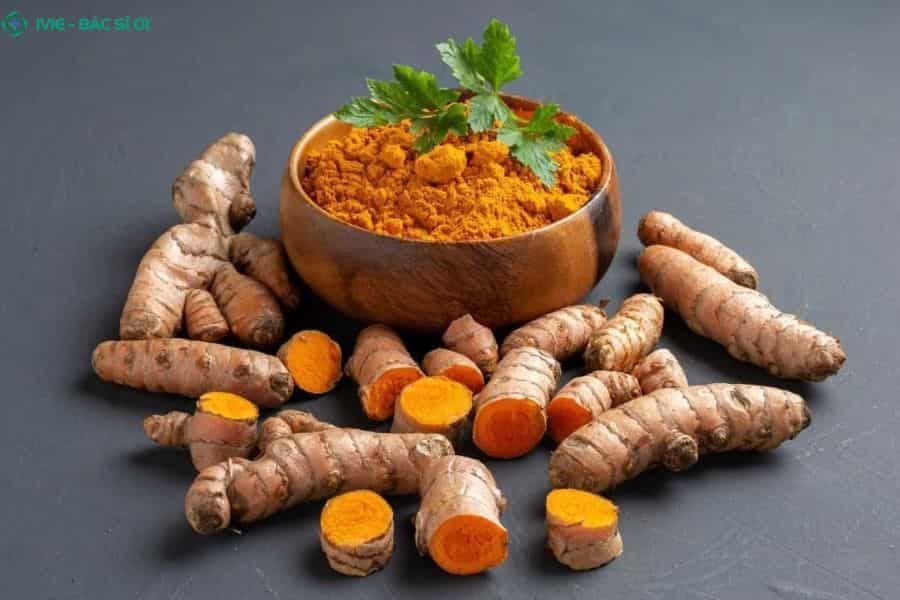 Hoạt chất curcumin trong nghệ giúp ức chế các cytokine gây viêm, hỗ trợ điều hòa khí huyết