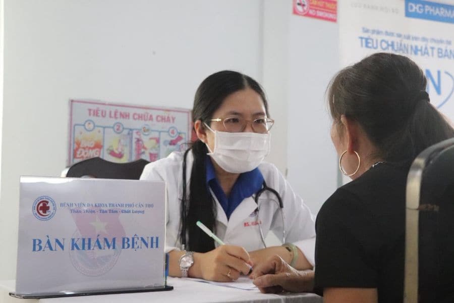 Người bệnh nên mang theo CCCD gắn chip để tích hợp thẻ BHYT khi làm thủ tục khám