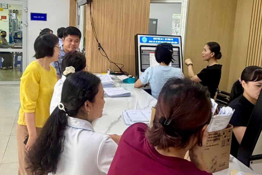 Người bệnh nên chuẩn bị đầy đủ giấy tờ cá nhân và thẻ BHYT trước khi làm thủ tục khám tại Bệnh viện 30-4