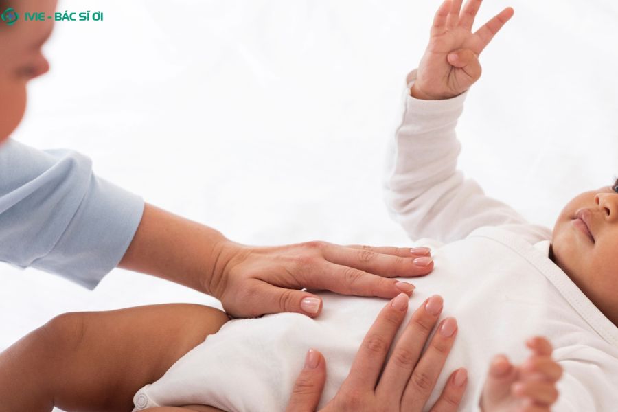 Khi nào rùng mình ở bé 7 tháng đáng lo