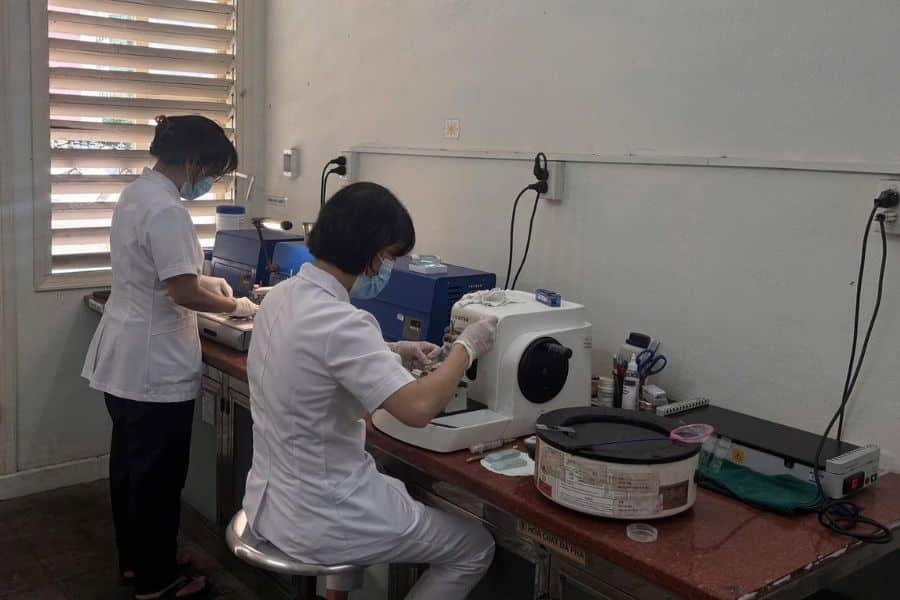 Hệ thống trang thiết bị hiện đại tại Khoa Vi sinh Bệnh viện 30-4 giúp tối ưu thời gian và độ chính xác của kết quả xét nghiệm