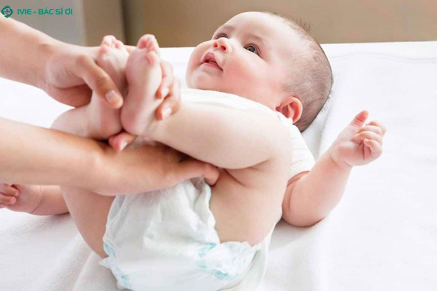 Khi nào cần lo lắng nếu trẻ 2 tháng tuổi 7 ngày không đi ngoài