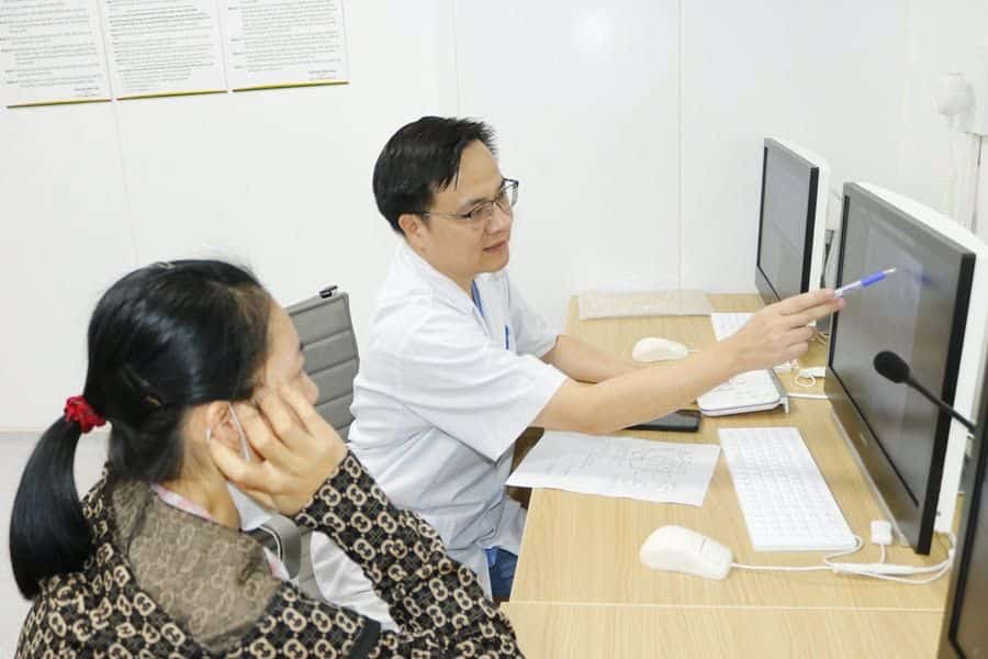 Người bệnh cần chuẩn bị sẵn thẻ BHYT và giấy chuyển tuyến để được hướng dẫn làm thủ tục miễn giảm chi phí