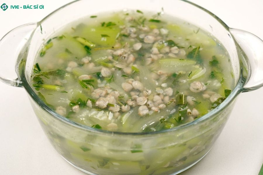 Canh hến nấu bầu món ăn thanh mát, giúp giải độc, lợi tiểu và hỗ trợ giảm tình trạng tiểu đêm