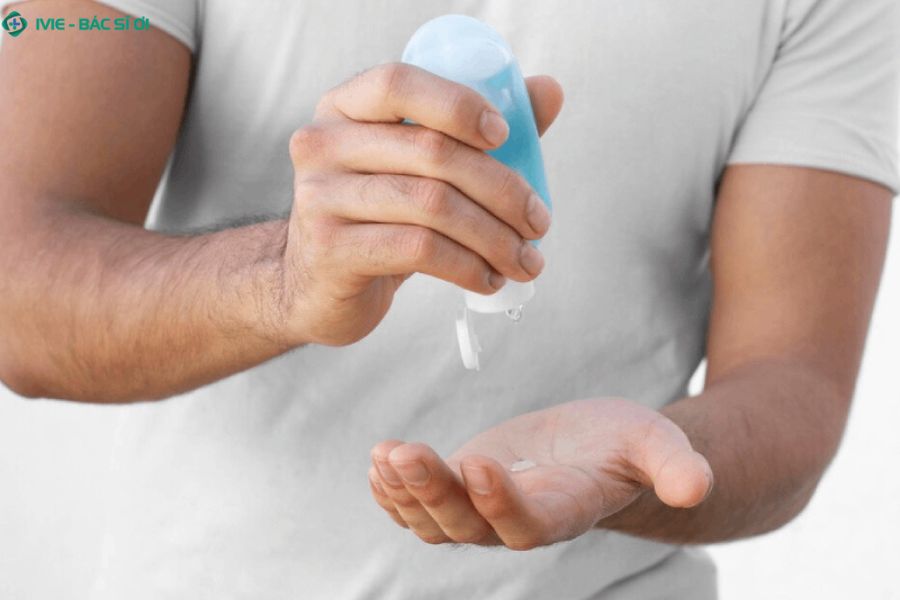 Lựa chọn gel bôi trơn phù hợp và tư thế thoải mái là cách tốt nhất để giảm đau khi quan hệ