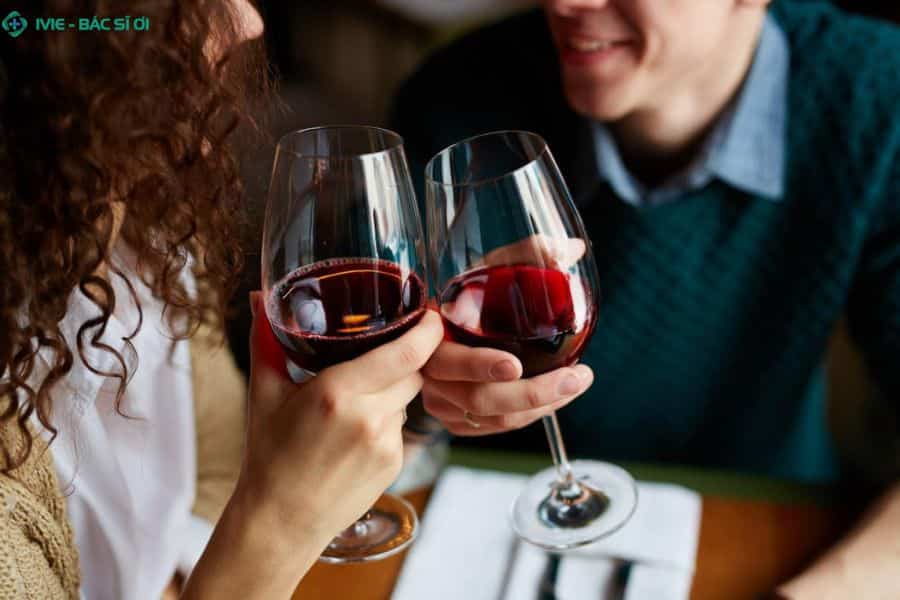Rượu bia kích ứng trực tiếp lên các vết loét và tổn thương có sẵn trong lòng đại trực tràng
