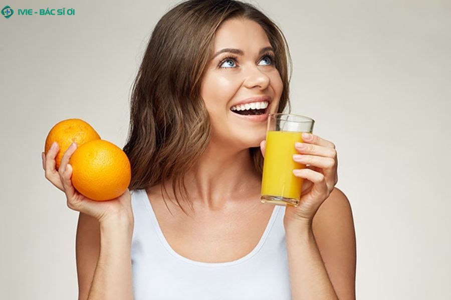 Hạn chế đồ cay nóng, chua, nhiều dầu mỡ đúng giờ để tránh kích thích niêm mạc dạ dày