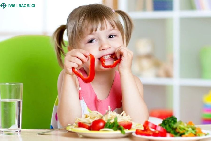 Chế độ dinh dưỡng đầy đủ và lành mạnh giúp bé bị cúm A nhanh hồi phục và tăng sức đề kháng