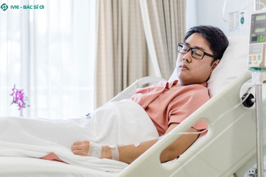 Người bệnh cần theo dõi triệu chứng bất thường và nghỉ ngơi hợp lý sau khi nội soi đại tràng