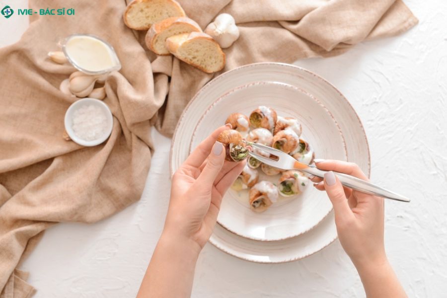 Sau sinh 1 tháng ăn ốc được không? Giải đáp cho mẹ bỉm sinh thường và sinh mổ