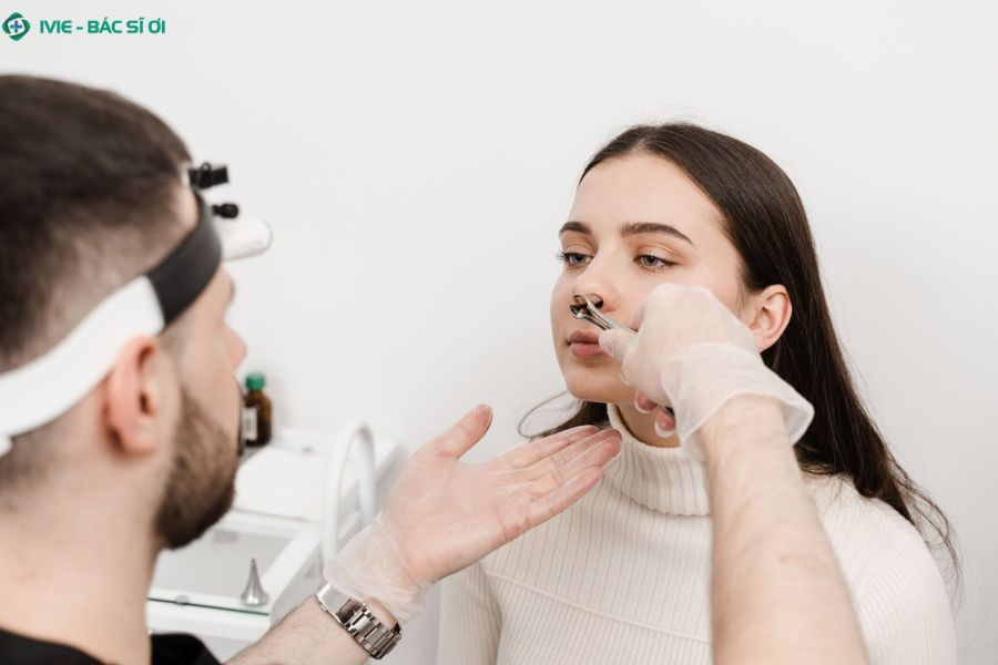 Chi phí dịch vụ có sự chênh lệch tùy thuộc vào công nghệ ống cứng hay ống mềm NBI