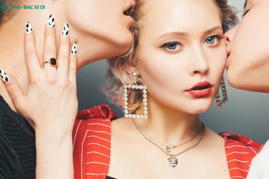 Phân biệt tò mò và xu hướng tính dục