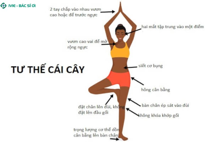 Tư thế cái cây giúp trẻ rèn luyện khả năng giữ thăng bằng