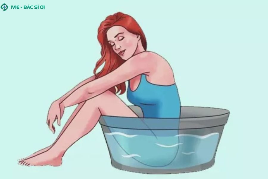 Ngâm hậu môn nước ấm là phương pháp đơn giản nhưng hiệu quả để làm dịu cơn đau và giúp vết rách mau lành