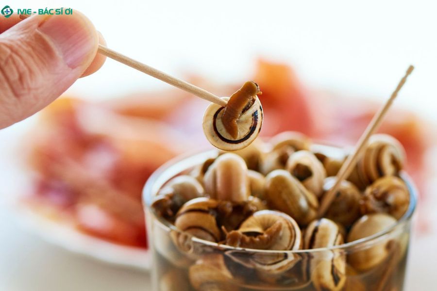 Lưu ý quan trọng cho mẹ sau sinh 1 tháng khi ăn ốc để an toàn cho mẹ và bé