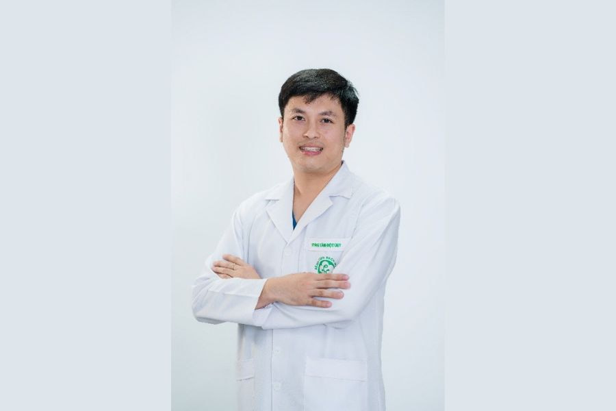 ThS. BSNT Phan Hà Quân ứng dụng chuyên môn nội thần kinh để thăm khám