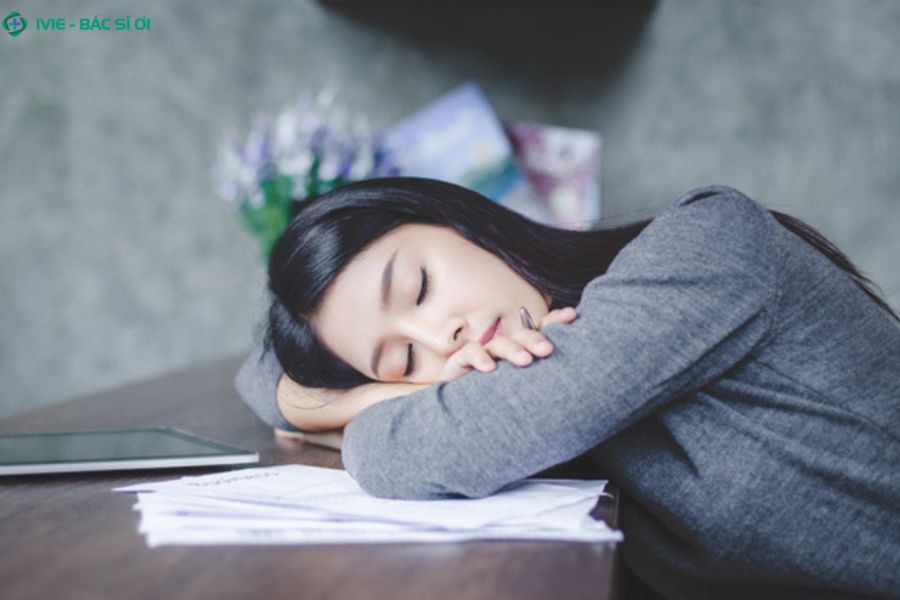 Tư thế ngủ trưa gây hại sức khỏe