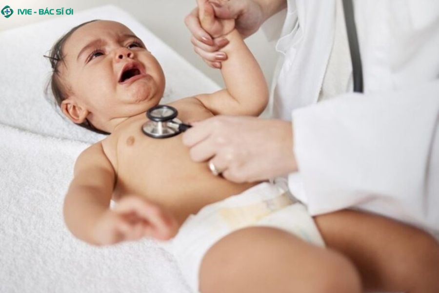 Khi nào cần đưa trẻ sốt 38°C đi khám bác sĩ