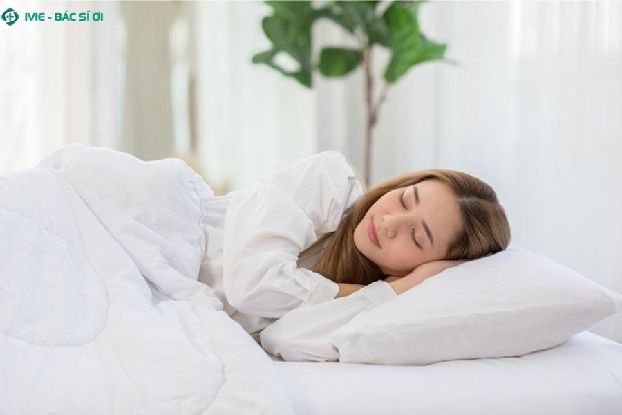 Đảm bảo giấc ngủ sinh học trước 23h đêm tạo điều kiện tốt nhất cho gan thực hiện chức năng thải độc