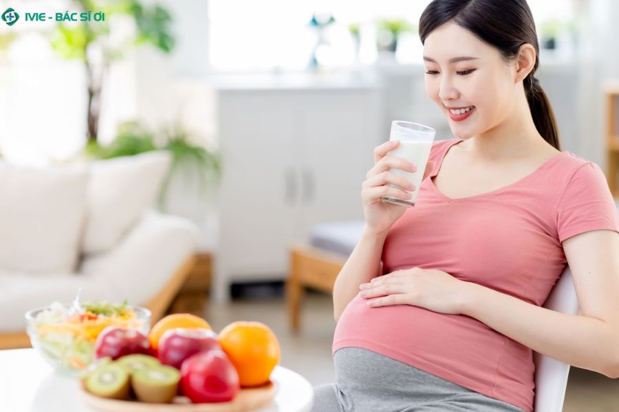 Duy trì lối sống lành mạnh, giữ ấm cơ thể và ăn uống đủ chất giúp mẹ bầu giảm ho