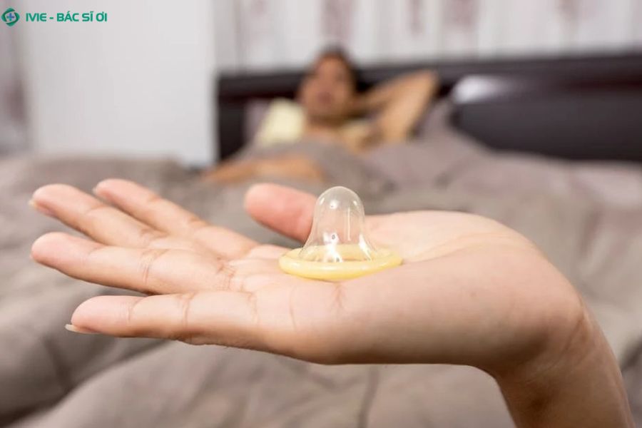 Sử dụng bao cao su là phương pháp hiệu quả nhất để bảo vệ bản thân khỏi mang thai ngoài ý muốn và bệnh lây qua đường tình dục