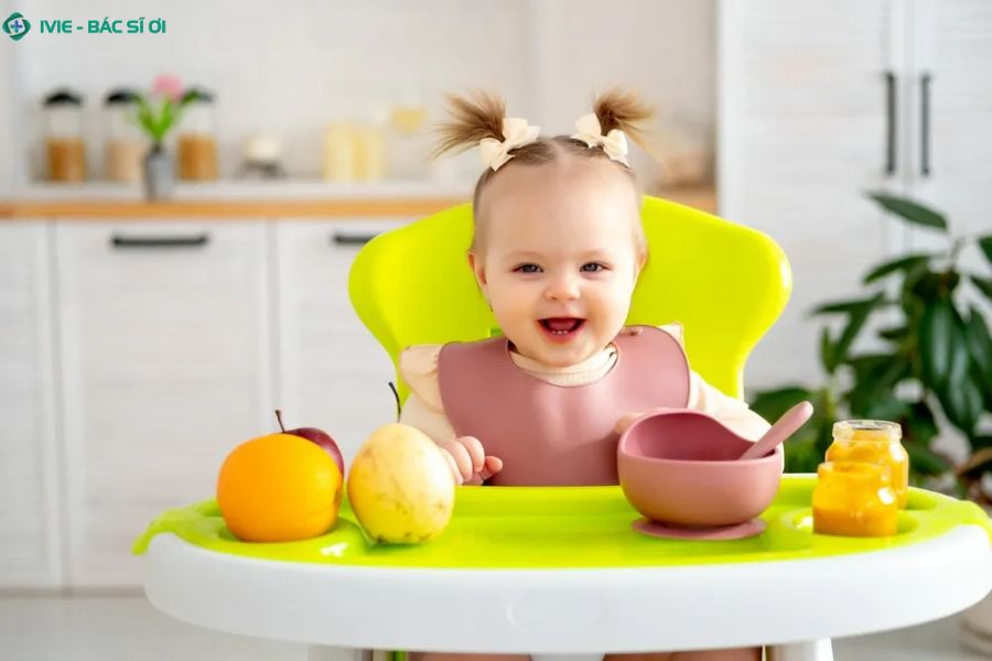 Trẻ 5 tháng tuổi có nên ăn hoa quả không?