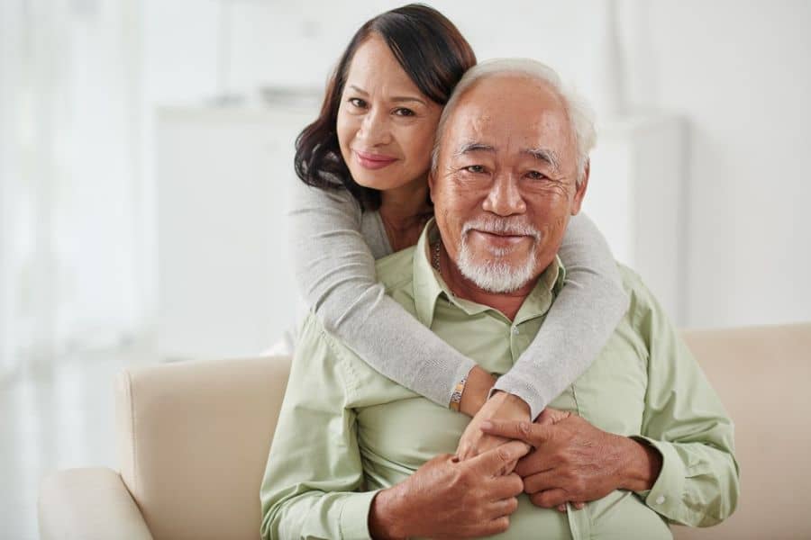 Trang bị bảo hiểm sức khỏe bổ sung mang lại sự an tâm tinh thần và giải tỏa lo âu viện phí cho cha mẹ