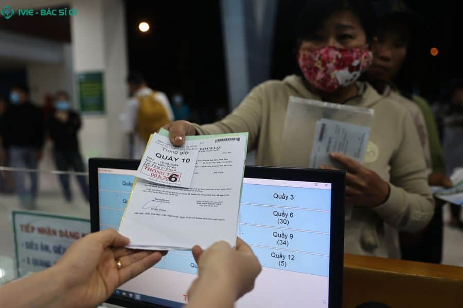 Có BHYT vẫn có thể phải trả thêm tiền nếu sử dụng thuốc ngoài danh mục hoặc dịch vụ theo yêu cầu