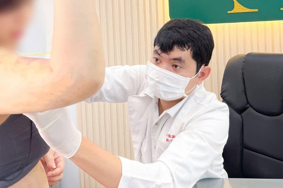 Ứng dụng kỹ thuật nội soi hiện đại giúp ca phẫu thuật nâng ngực diễn ra an toàn, giảm thiểu xâm lấn