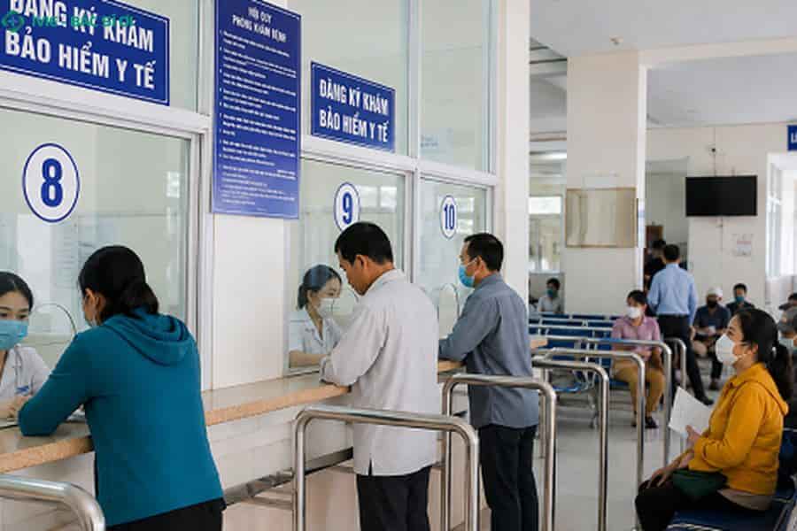 Dù có thẻ BHYT, người bệnh vẫn có thể phát sinh nhiều khoản chi phí ngoài BHYT khi nằm viện