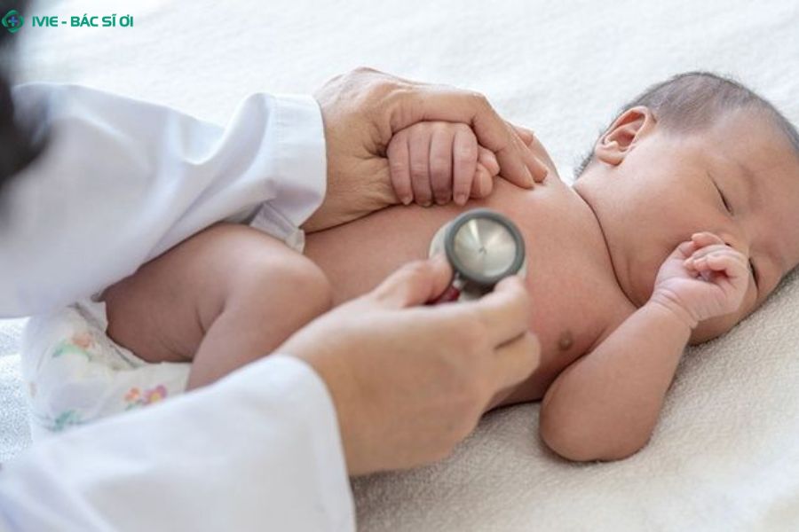 Dấu hiệu nguy hiểm cần đưa bé đi khám ngay