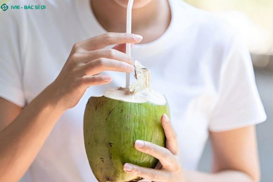 Rối loạn tiêu hóa có nên uống nước dừa không?