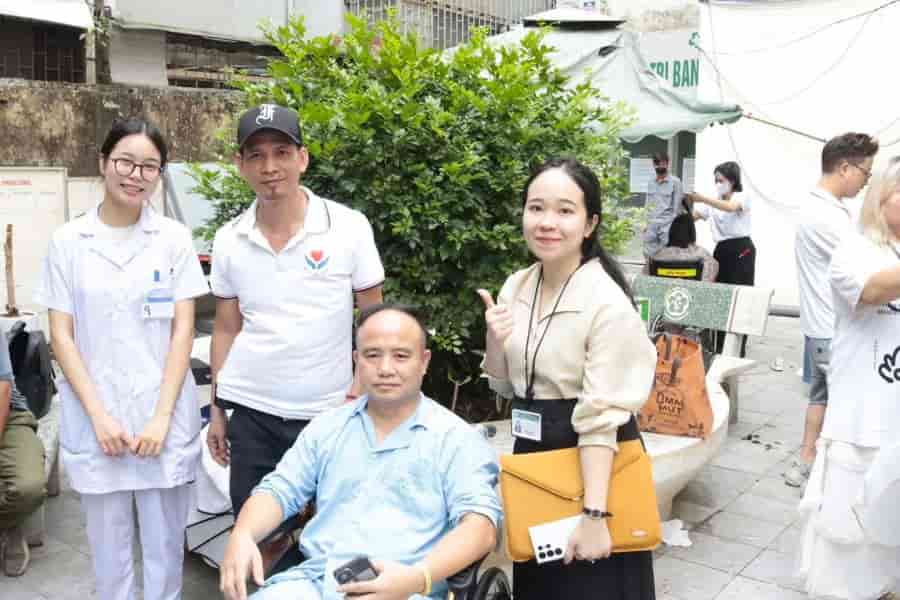Tổng đài viên 1900.888.866 hỗ trợ người bệnh đặt lịch hẹn khám tại Nhà P