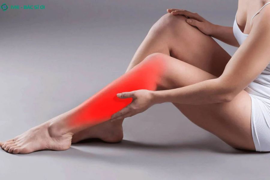 Mất cân bằng điện giải do uống quá nhiều nước có thể khiến cơ bắp co rút và gây chuột rút khó chịu